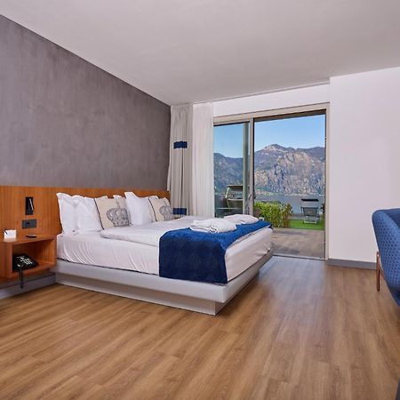 Hotel Castello Lake Front Μαλτσεζίνε Εξωτερικό φωτογραφία