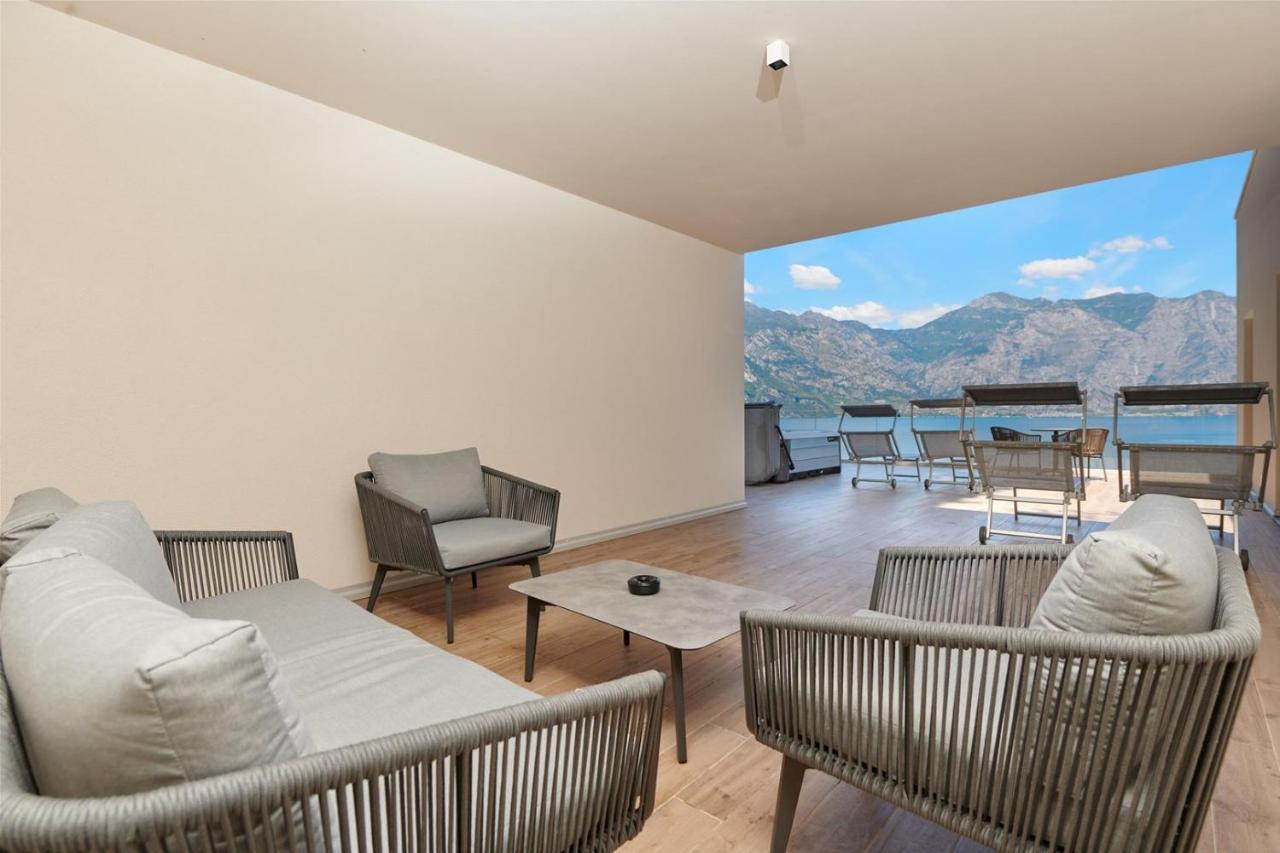 Hotel Castello Lake Front Μαλτσεζίνε Εξωτερικό φωτογραφία