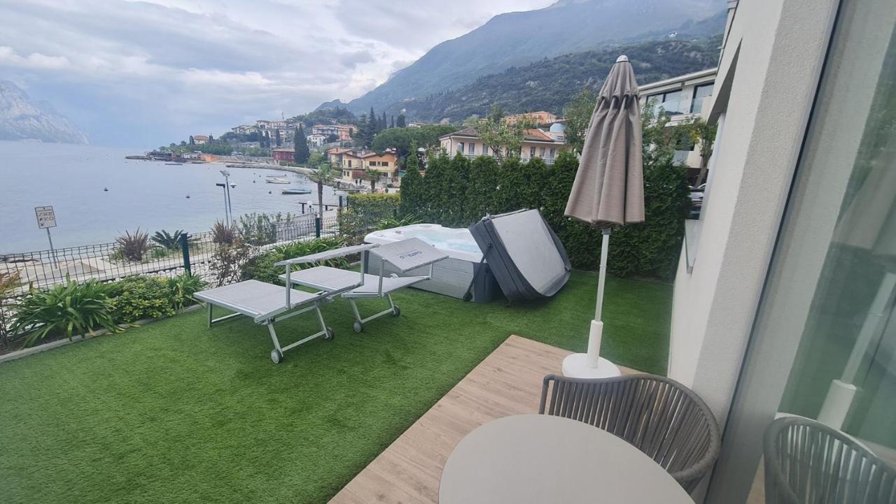 Hotel Castello Lake Front Μαλτσεζίνε Εξωτερικό φωτογραφία