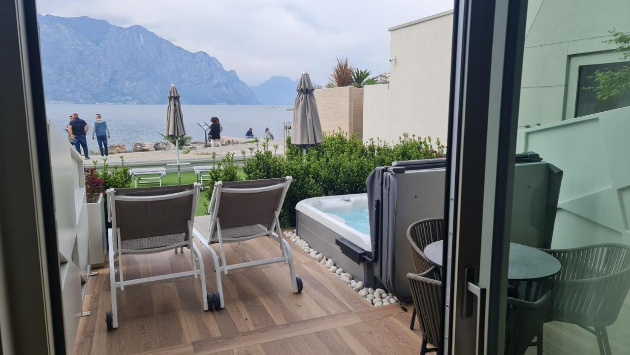 Hotel Castello Lake Front Μαλτσεζίνε Εξωτερικό φωτογραφία
