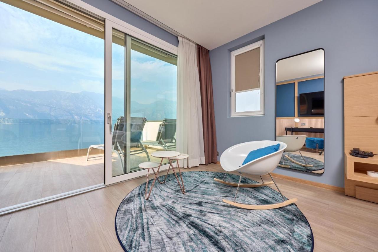 Hotel Castello Lake Front Μαλτσεζίνε Εξωτερικό φωτογραφία