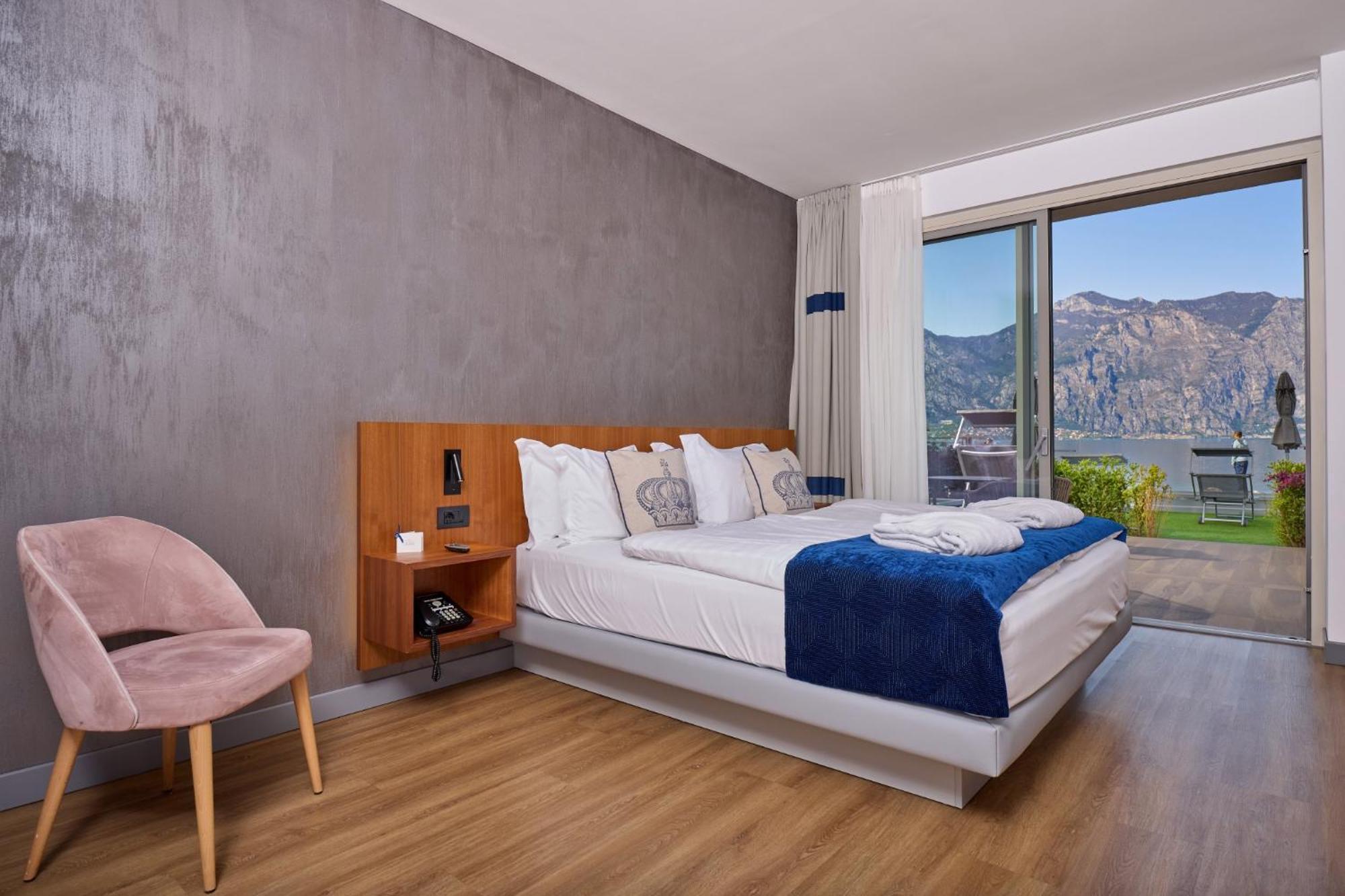 Hotel Castello Lake Front Μαλτσεζίνε Εξωτερικό φωτογραφία