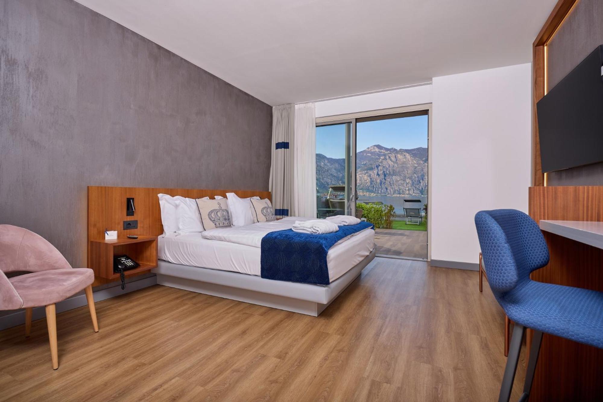 Hotel Castello Lake Front Μαλτσεζίνε Εξωτερικό φωτογραφία