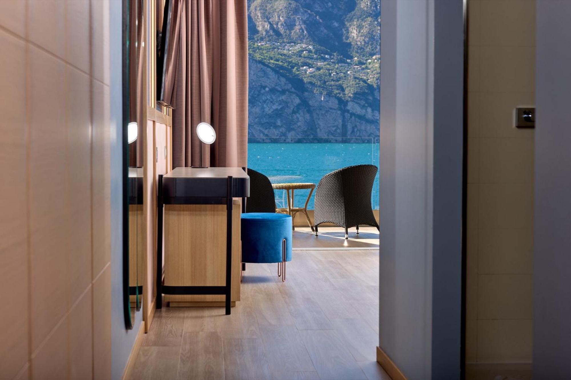 Hotel Castello Lake Front Μαλτσεζίνε Εξωτερικό φωτογραφία