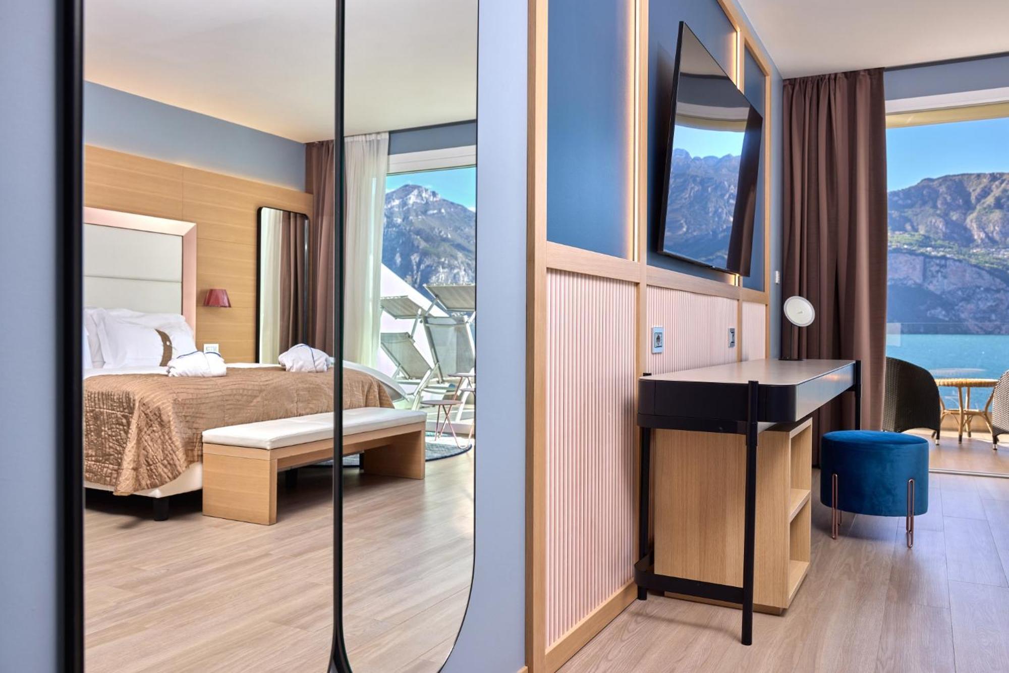 Hotel Castello Lake Front Μαλτσεζίνε Εξωτερικό φωτογραφία