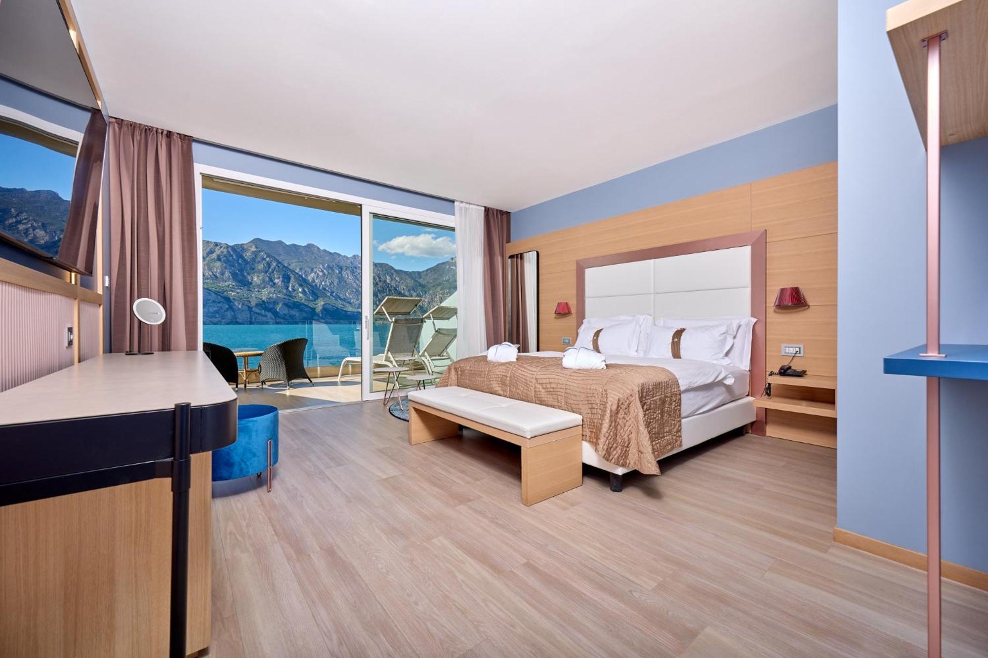 Hotel Castello Lake Front Μαλτσεζίνε Εξωτερικό φωτογραφία