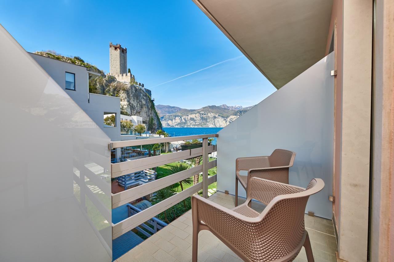 Hotel Castello Lake Front Μαλτσεζίνε Εξωτερικό φωτογραφία