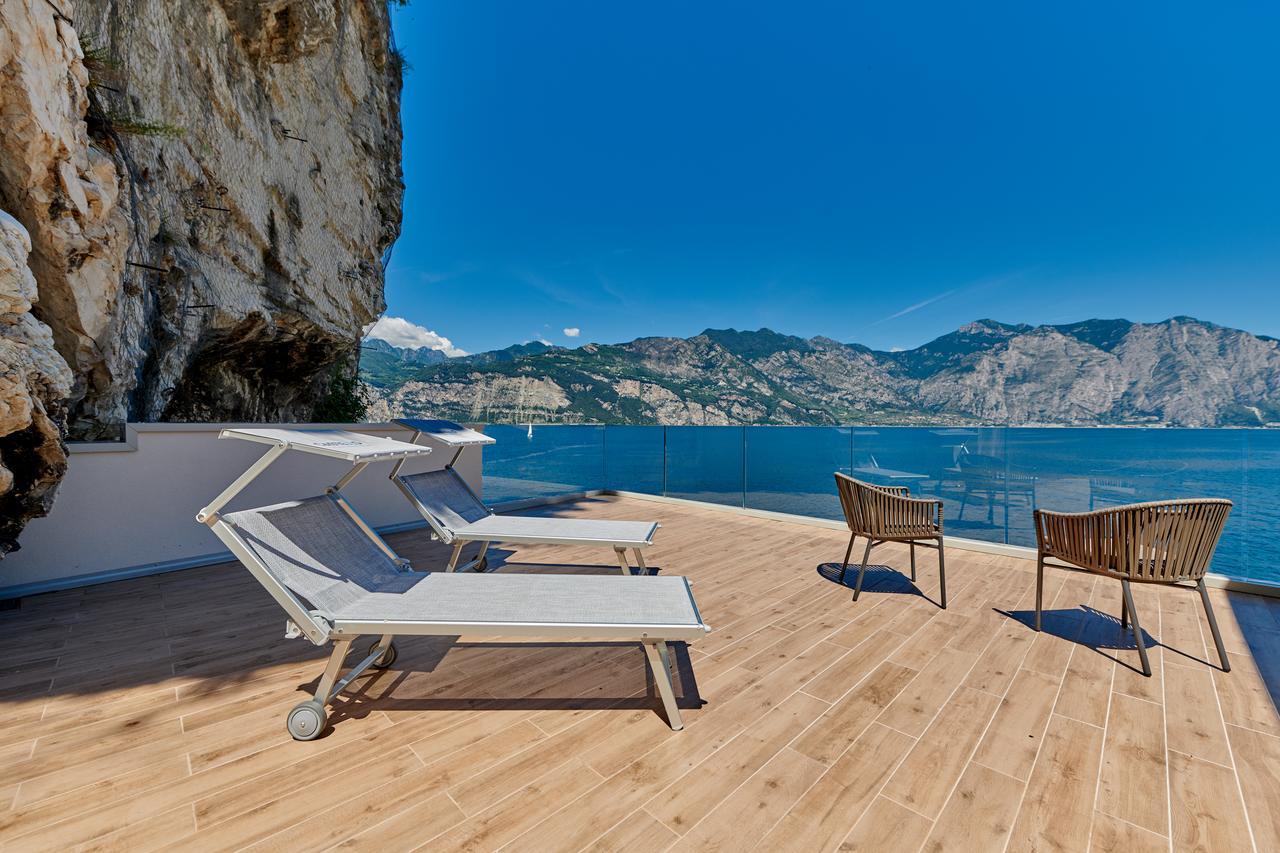 Hotel Castello Lake Front Μαλτσεζίνε Εξωτερικό φωτογραφία