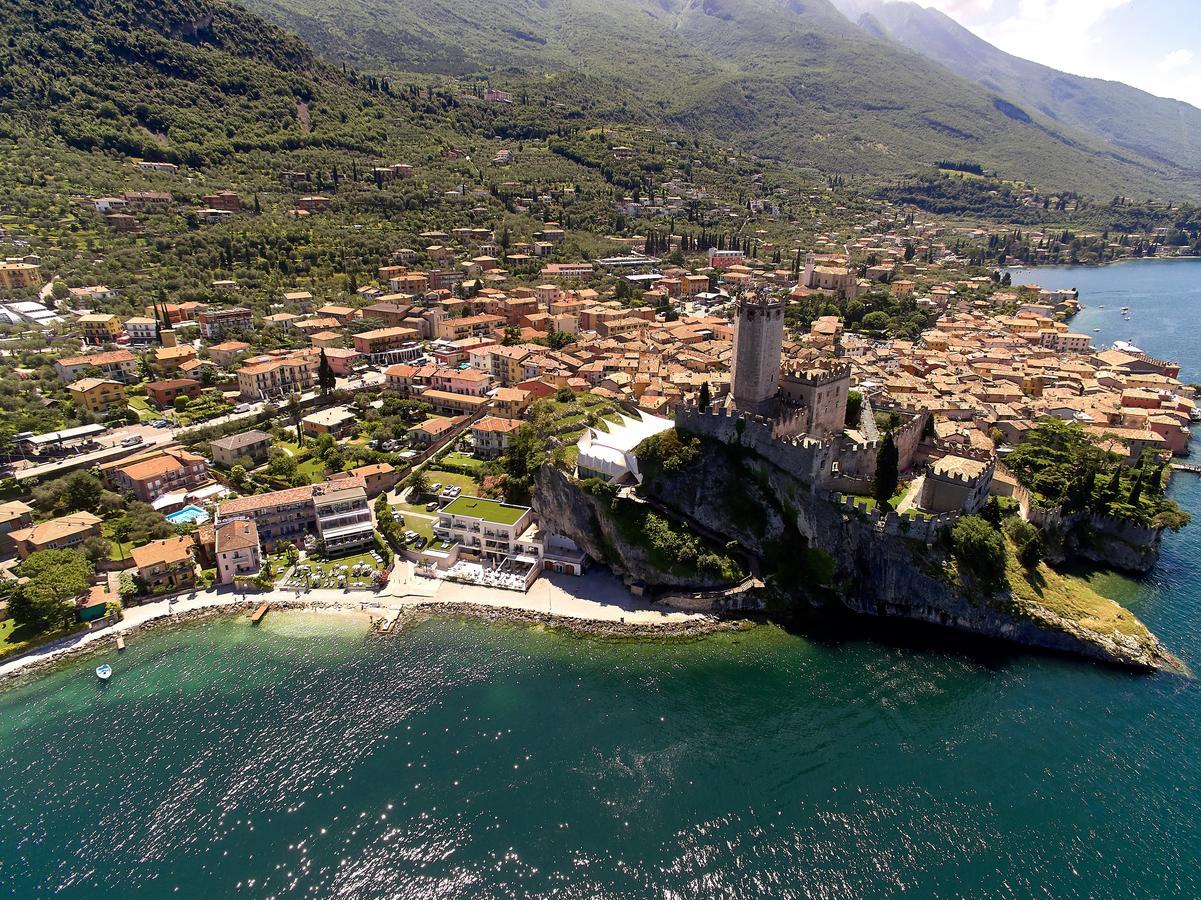 Hotel Castello Lake Front Μαλτσεζίνε Εξωτερικό φωτογραφία
