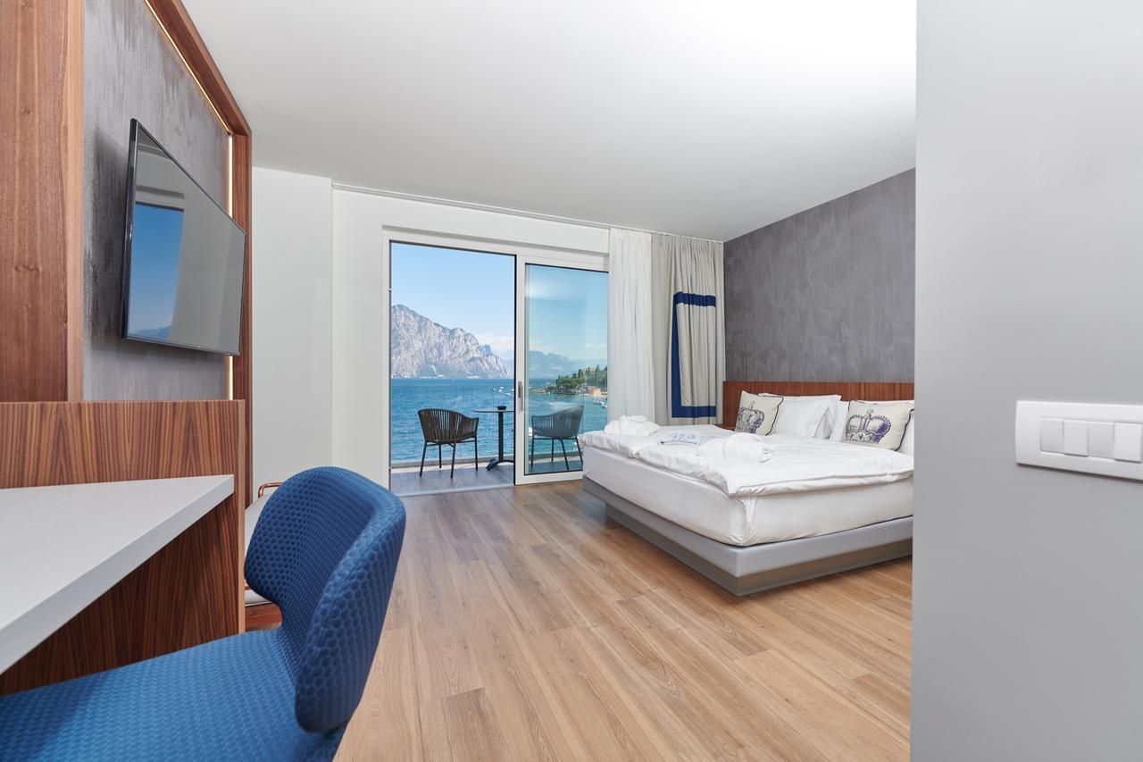 Hotel Castello Lake Front Μαλτσεζίνε Εξωτερικό φωτογραφία