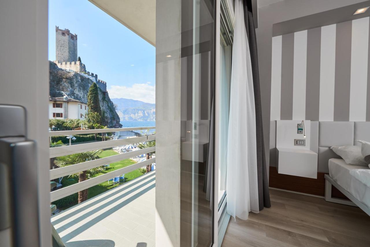 Hotel Castello Lake Front Μαλτσεζίνε Εξωτερικό φωτογραφία