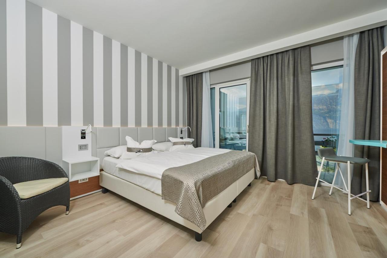 Hotel Castello Lake Front Μαλτσεζίνε Εξωτερικό φωτογραφία